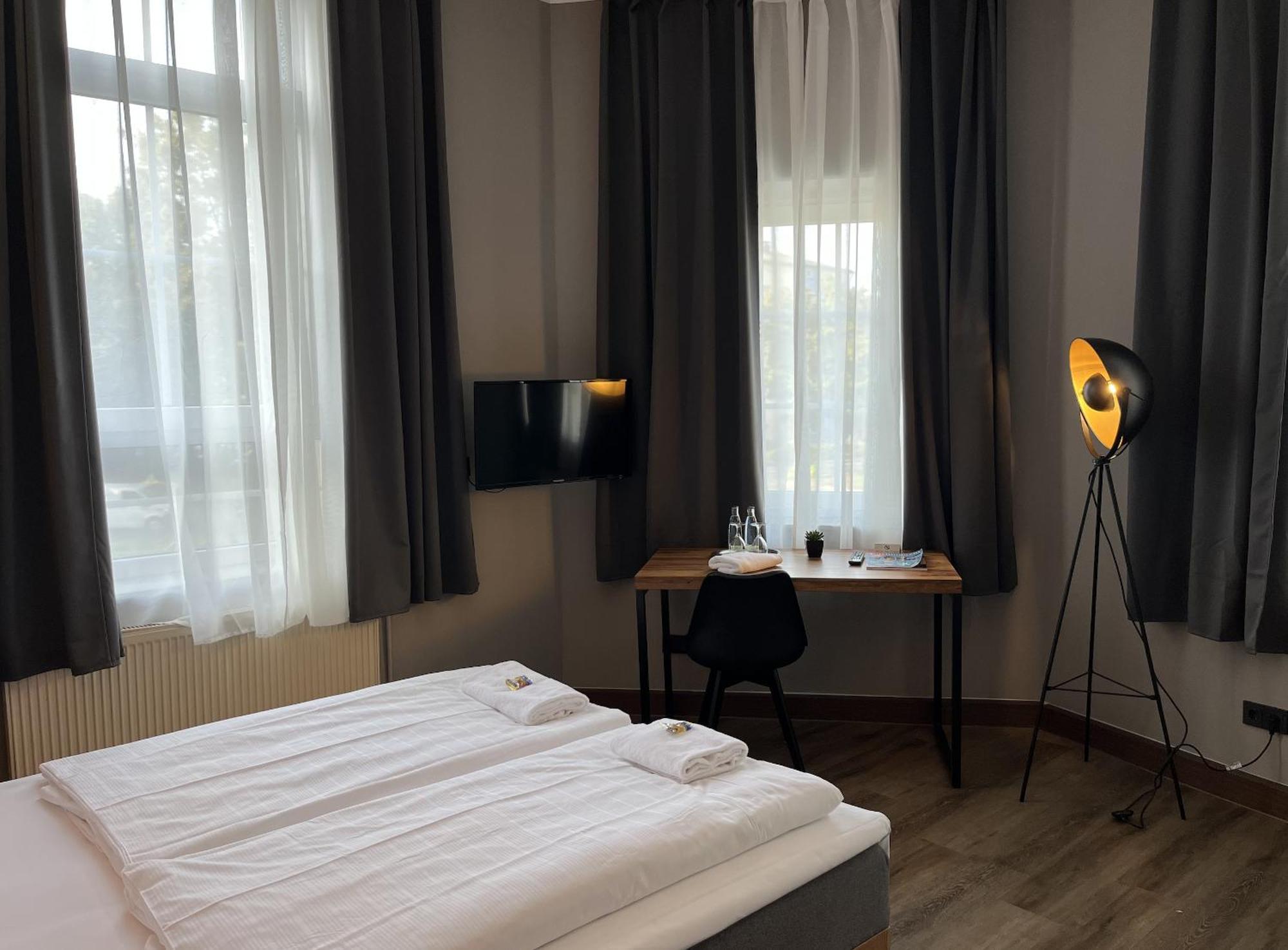 Hotel Restaurant Zum Loewen Duisburg Eksteriør billede