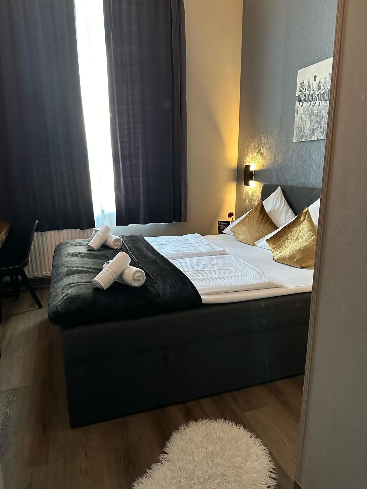 Hotel Restaurant Zum Loewen Duisburg Eksteriør billede