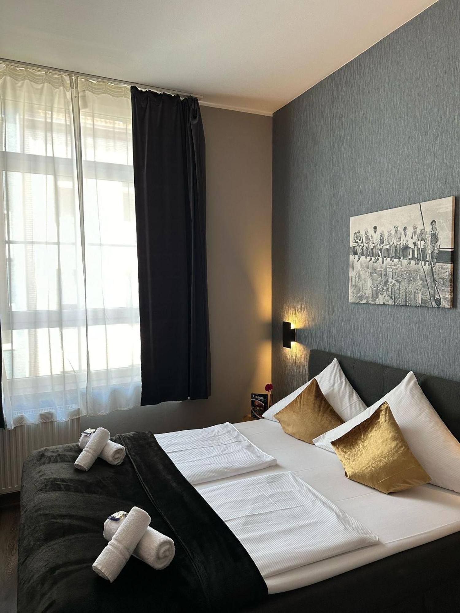 Hotel Restaurant Zum Loewen Duisburg Eksteriør billede