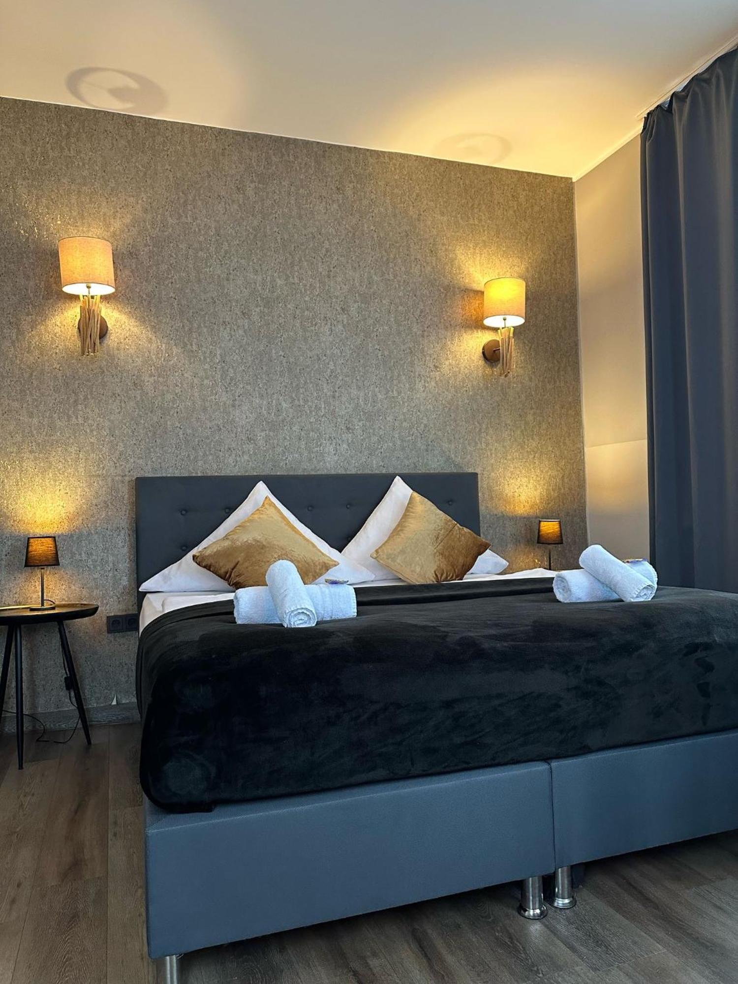 Hotel Restaurant Zum Loewen Duisburg Eksteriør billede
