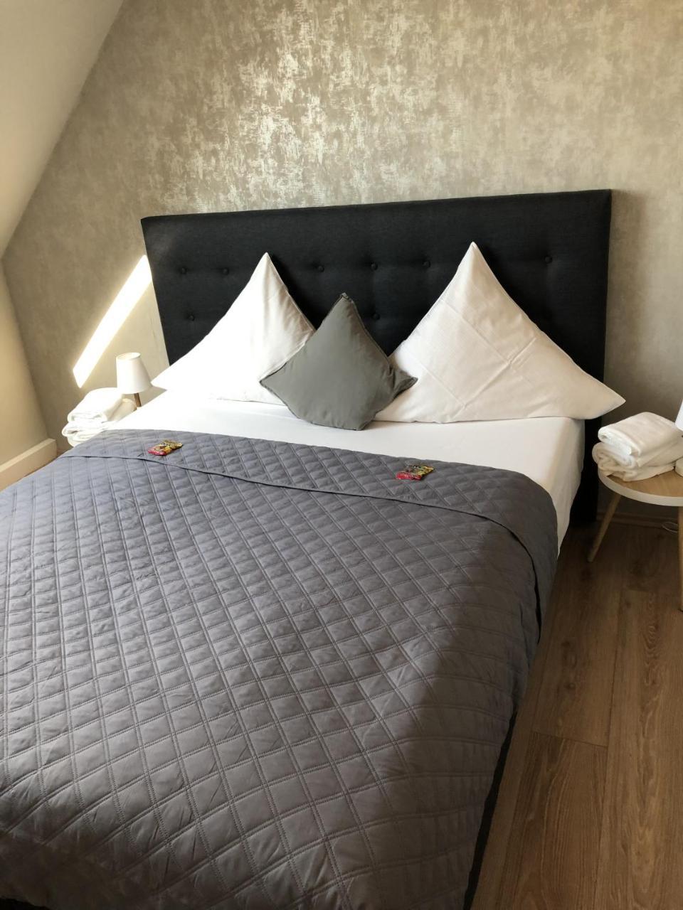 Hotel Restaurant Zum Loewen Duisburg Eksteriør billede